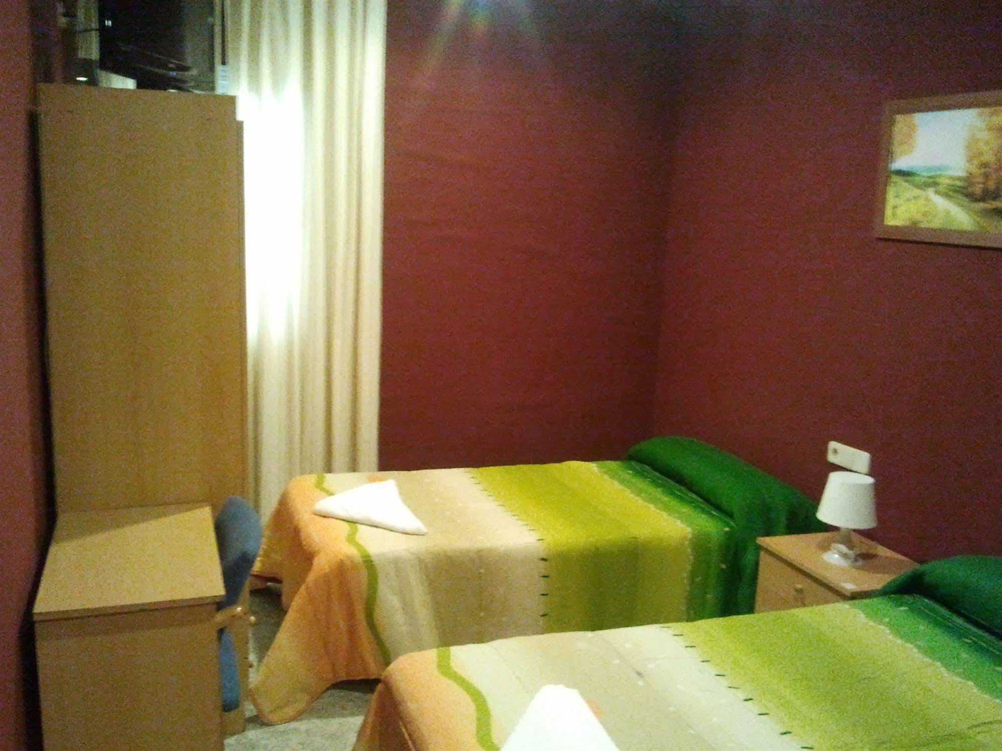 Hostal Emilio Barajas Madri Exterior foto